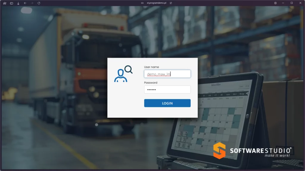 Zintegrowane zarządzanie przestrzenią magazynową i awizacjami dostaw w systemach SoftwareStudio. Formularz logowania do systemu Studio VSS.net wyświetlony na tle magazynu z ciężarówką i tabletem przemysłowym.
